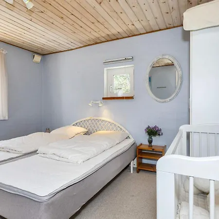 8 Person In Hojslev-by Traum Højslev