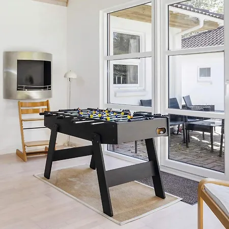 8 Person In Hojslev-by Traum *