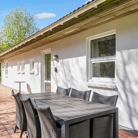 8 Person In Hojslev-by Traum